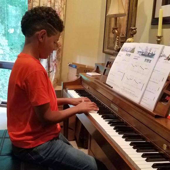 Meet your Posher, Claudia - Picture 1 of 1